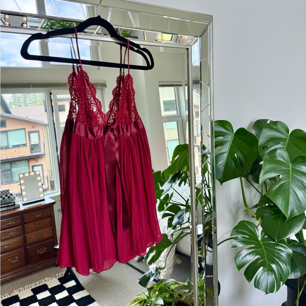 5/$25 | Vctoria’s Secret Pleated Babydoll Lingerie Top